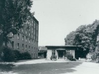 Paromlin, dvorišna zgrada  Još od početka 80-tih godina prošlog stoljeća razmišljalo se o prenamjeni Paromlina. Novim ambicioznim projektom (Gradska knjižnica Grada Zagreba – Paromlin) planiran je potpuno novi blok u kojem bi se optimalnom obnovom preostala povijesna građevna struktura i dijelovi postrojenja očuvali kao kulturno dobro.